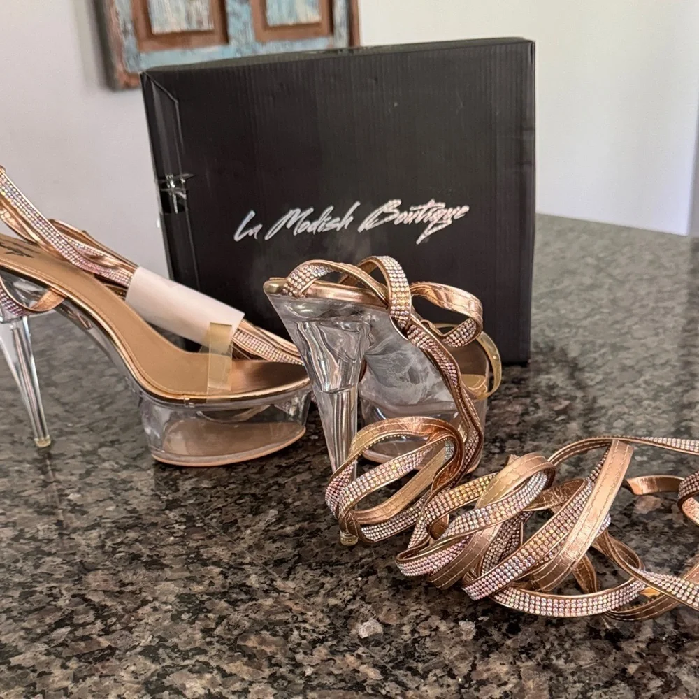 La Modish Boutique rose Gold Women's  Strappy Platform Heels NWT 11